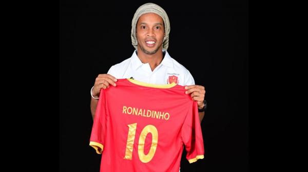 Ronaldinho jugará en la tercera división del fútbol de México