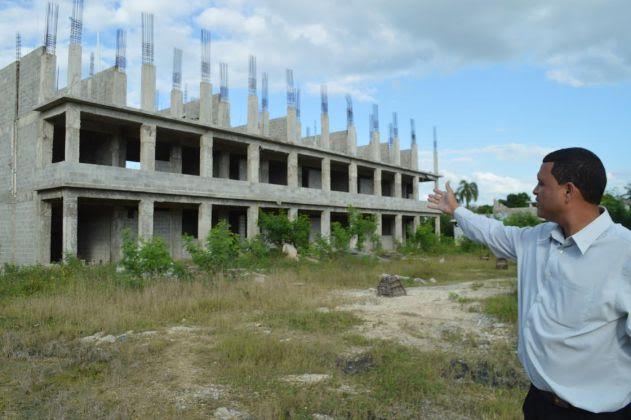 Construcción escuela en Cancino lleva tres años paralizada por lo que comunitarios piden su terminación