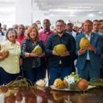 Industria del coco recibe financiamiento de 883 millones de pesos del Gobierno