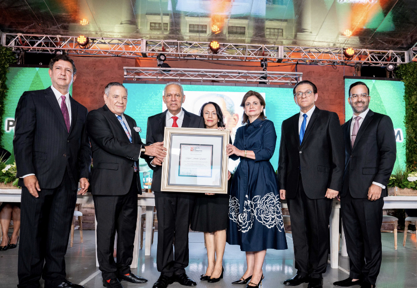 Reconocen trayectoria del Dr. Rafael Sánchez Español y le dedican ...