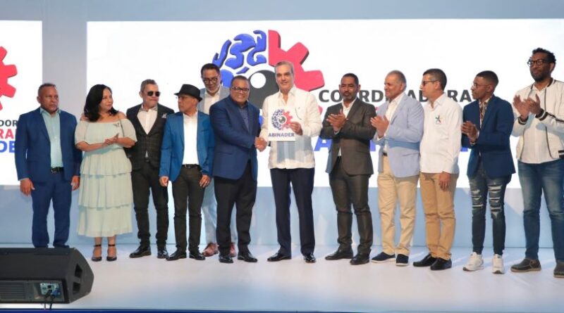 Luis Abinader recibe masivo apoyo de la industria creativa y cultural dominicana