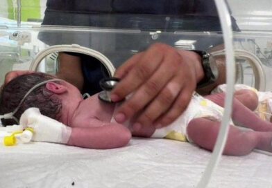La bebé de Gaza que rescataron con vida del vientre de su madre muerta en un ataque de Israel