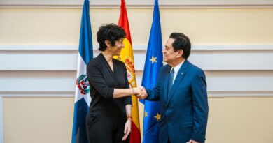 Embajador Tony Raful y la ministra Elma Saiz impulsan nuevas vías de cooperación bilateral Embajador Tony Raful y la ministra Elma Saiz impulsan nuevas vías de cooperación bilateral