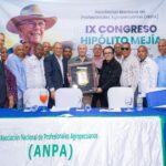 Hipólito Mejía ponderó labor histórica del profesional agropecuario y pide sean remunerados de acuerdos a sus méritos y aportes Hipólito Mejía ponderó labor histórica del profesional agropecuario y pide sean remunerados de acuerdos a sus méritos y aportes