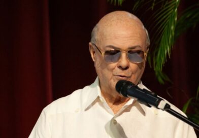 Hipólito Mejía pide a jóvenes enriquecer sus conocimientos para enfrentar los desafíos del futuro que nos espera