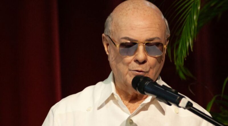 Hipólito Mejía pide a jóvenes enriquecer sus conocimientos para enfrentar los desafíos del futuro que nos espera