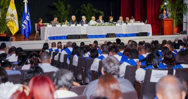 El instituto José Francisco Peña Gómez graduó otros 914 alumnos en su XV investidura ordinaria así sumando 14,119 en total 