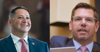 Escándalo sexual sacude al Congreso de EE. UU: Dos congresistas renuncian y dos mas en el ” ojo del huracán” Escándalo sexual sacude al Congreso de EE. UU: Dos congresistas renuncian y dos mas en el ” ojo del huracán”