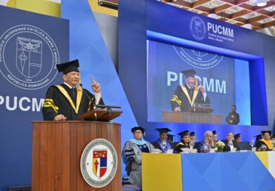 Doctor Leonardo Aguilera exhorta a 1,149 graduados de la PUCMM a ser visionarios y valorar la ética Doctor Leonardo Aguilera exhorta a 1,149 graduados de la PUCMM a ser visionarios y valorar la ética