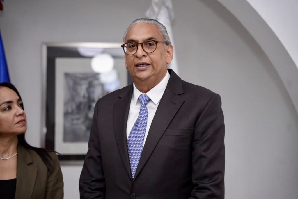 José Benedicto Hernández durante el acto de su juramentación como director del Instituto Nacional de Migración