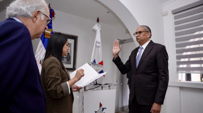 Faride Raful juramenta a José Benedicto Hernández como director ejecutivo del Instituto Nacional de Migración