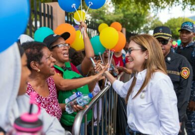 Carolina Mejía destaca impacto de Plásticos por Útiles Escolares en más de 10,000 familias Carolina Mejía destaca impacto de Plásticos por Útiles Escolares en más de 10,000 familias