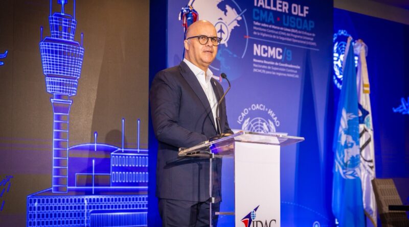 Igor Rodríguez Durán, director general del IDAC, durante una actividad sobre aviación civil en República Dominicana.