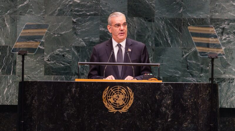 Luis Abinader habla desde la tribuna de la Asamblea General de la ONU en Nueva York.