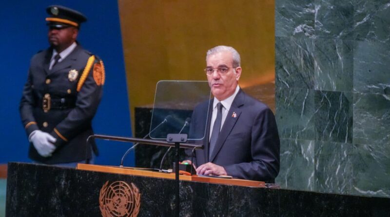 Luis Abinader habla desde el podio de la Asamblea General de la ONU