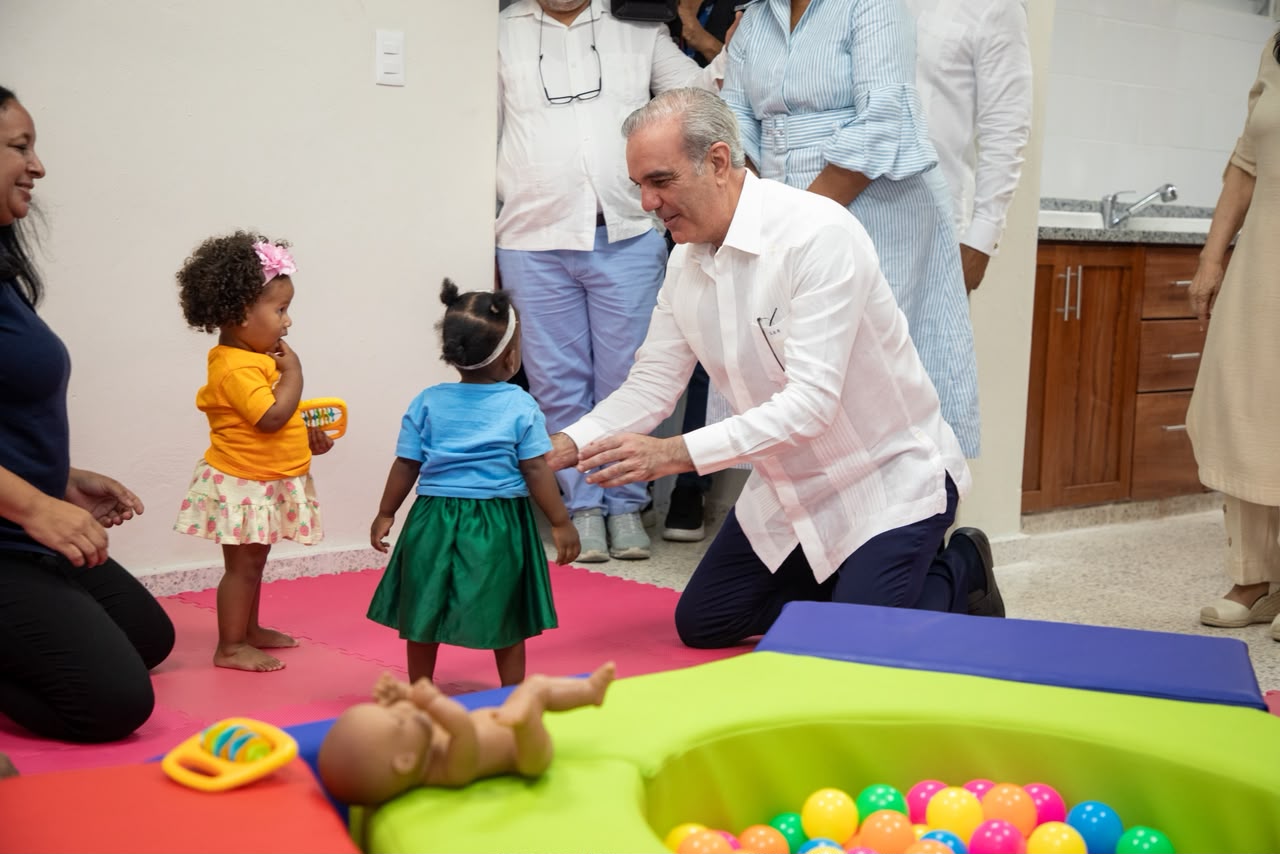 Presidente Luis Abinader durante recorrido por el CAIPI República de Colombia