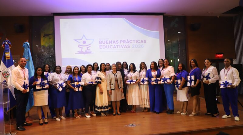Inafocam reconoce a 20 maestros por alto desempeño y llama a transformar estrategias didácticas Inafocam reconoce a 20 maestros por alto desempeño y llama a transformar estrategias didácticas