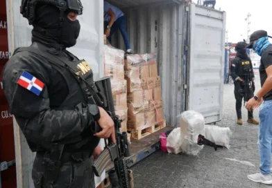 Dos agentes de la DNCD enfrentan cargos en Florida tras operativo encubierto de la DEA Dos agentes de la DNCD enfrentan cargos en Florida tras operativo encubierto de la DEA