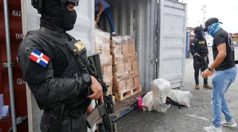 Dos agentes de la DNCD enfrentan cargos en Florida tras operativo encubierto de la DEA Dos agentes de la DNCD enfrentan cargos en Florida tras operativo encubierto de la DEA