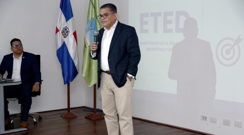 Fredy Pérez, director administrativo de ETED