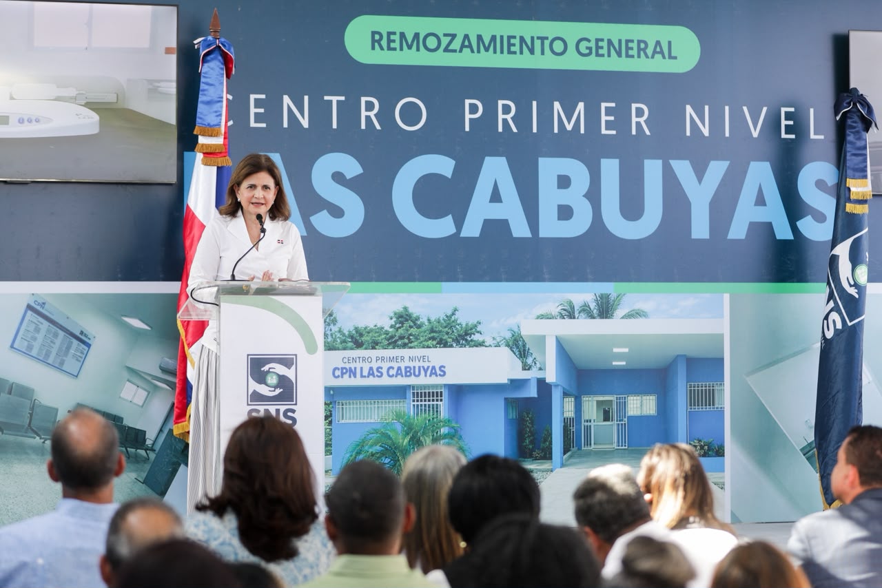 Raquel Peña durante entrega del Centro de Primer Nivel Las Cabuyas
